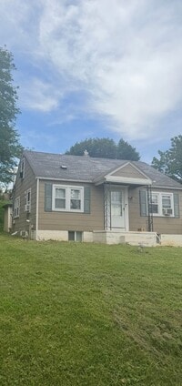 Building Photo - Charming 3 bedroom, fully furnished apartment