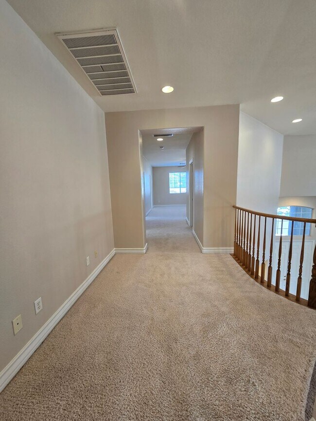 Building Photo - An Amazing NW Home! Over 3300 sq ft w/ pool & spa! Must see!