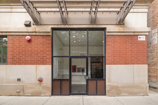 Building Photo - 1148 W Monroe St