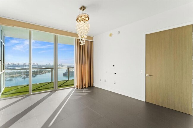 Building Photo - 1100 Biscayne Blvd