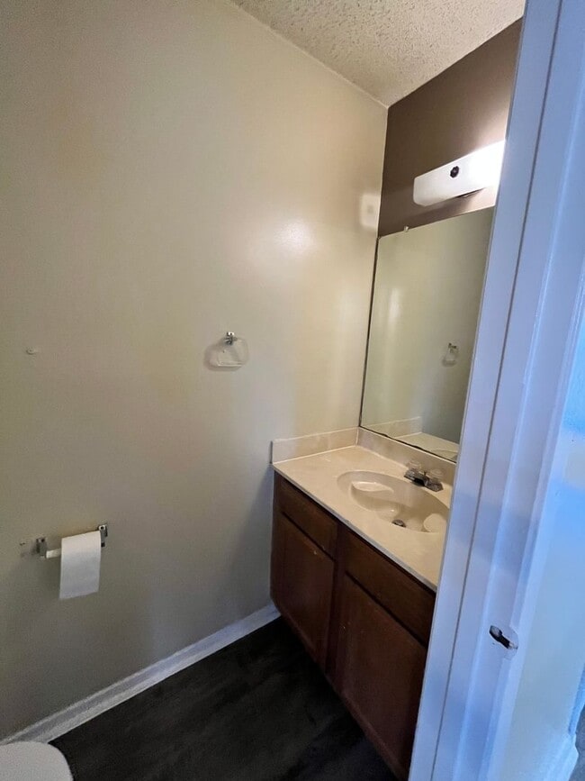 Building Photo - 2101 Granberry Dr