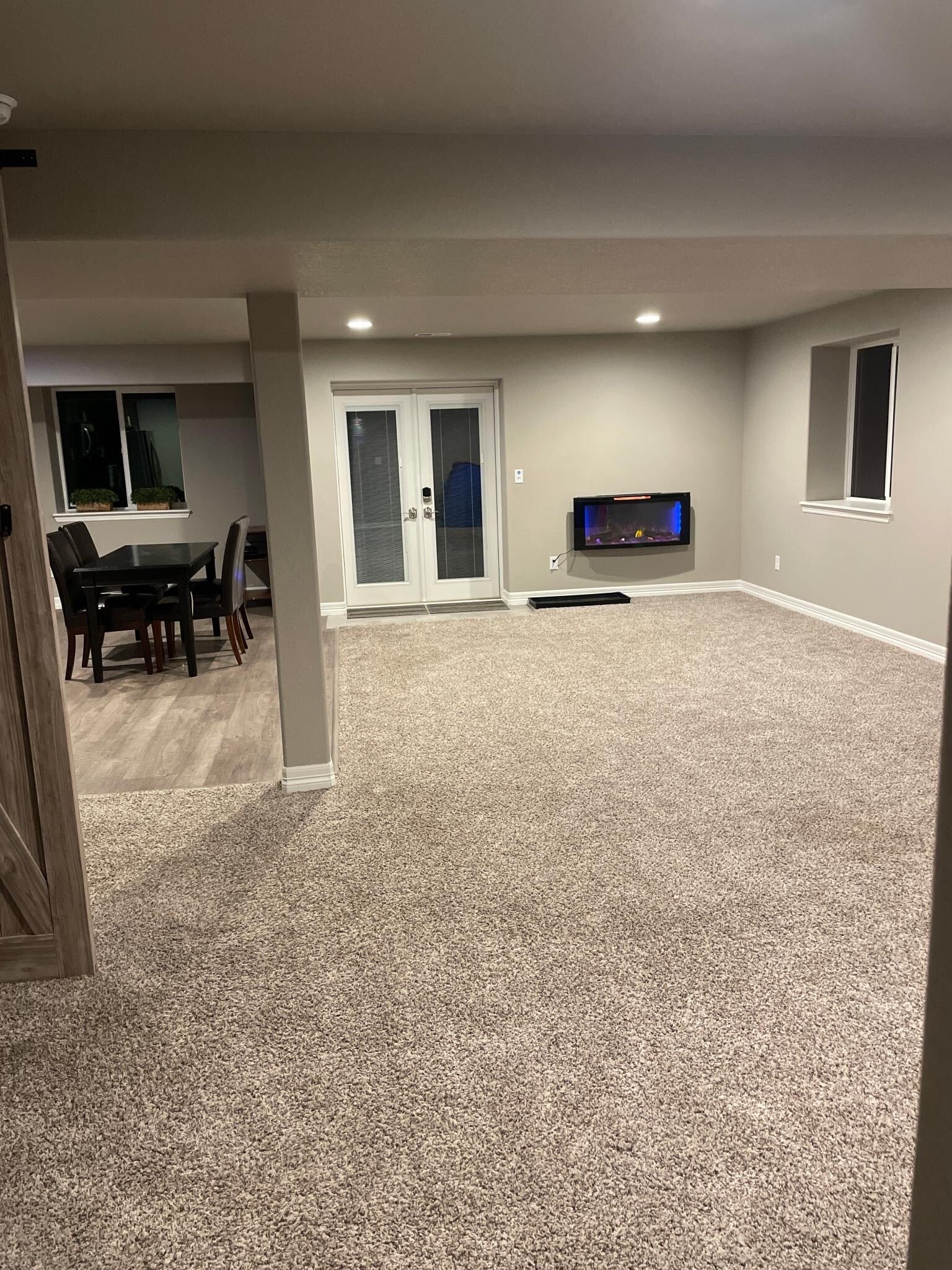 Oversized living room w/electric fireplace - 5383 Homeward Dr