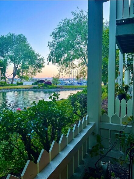 Building Photo - 151 Shoreline Ct