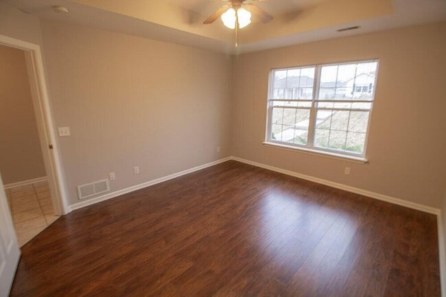 Building Photo - 1910 Harmony St