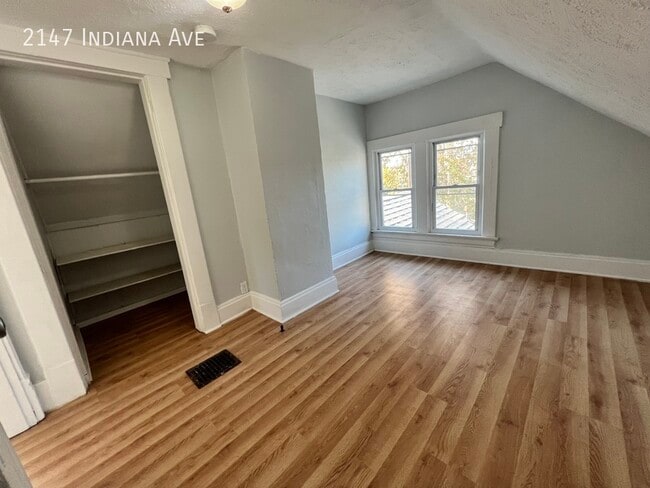 Building Photo - Huge 7 Bedroom 4 Bath Home Close To OSU Av...
