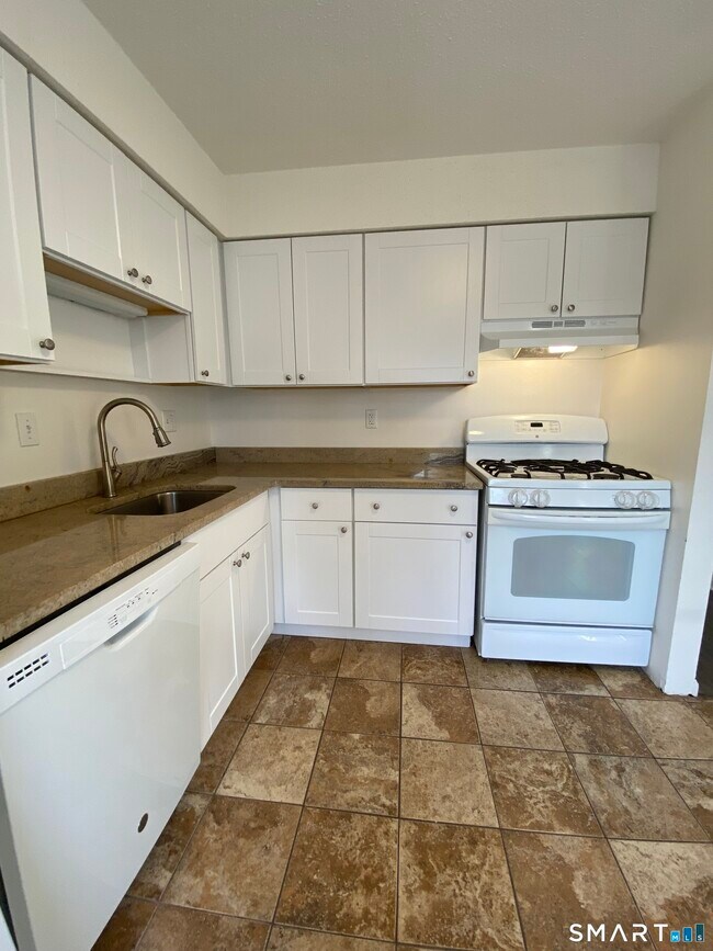 Building Photo - 108 Seaside Ave