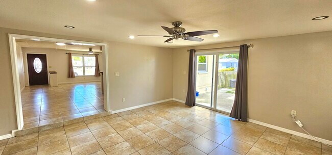 Building Photo - 1380 Floral Ln