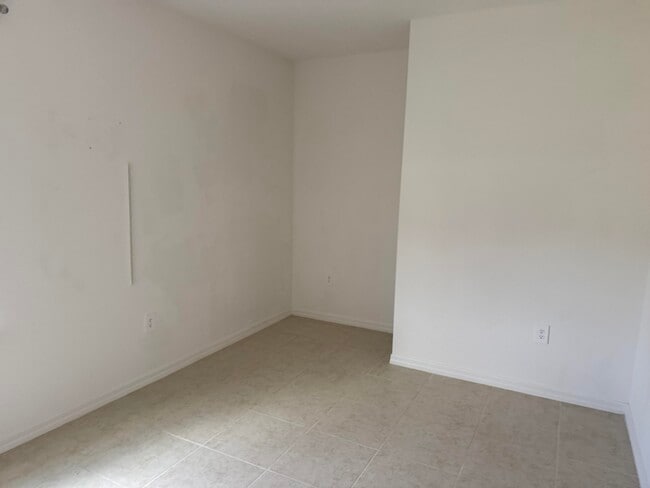 Building Photo - 3725 SW Kasin St