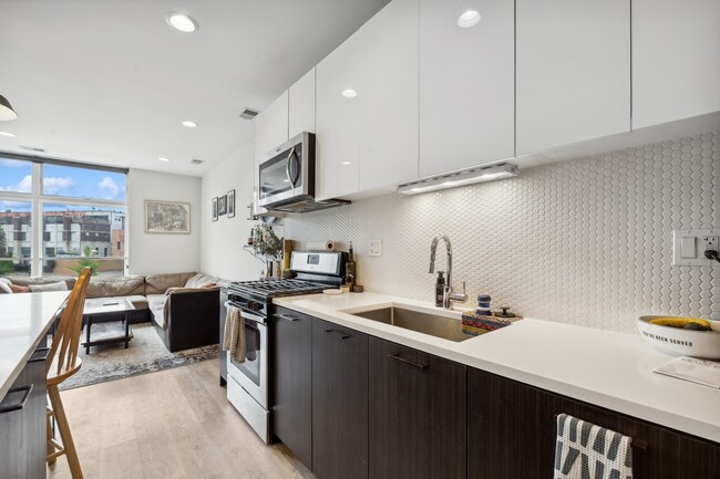 Building Photo - 713 N Milwaukee Ave