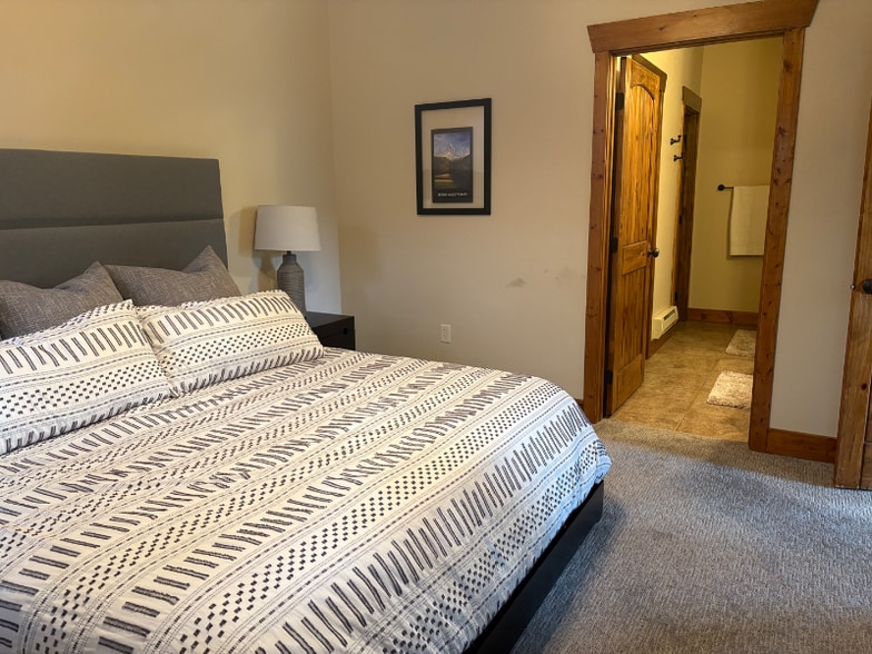 Building Photo - 715 Moraine Ct