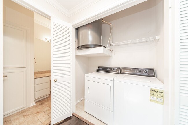 Primary Photo - 2100 Welch St