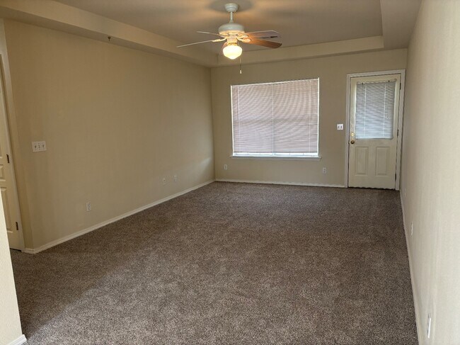 Building Photo - 2310 S Hickory St