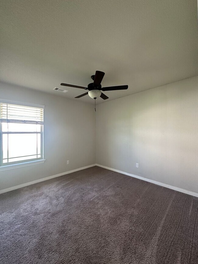 Building Photo - 1505 Northridge Dr E