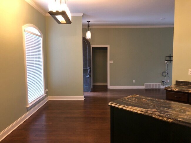 Building Photo - COMING SOON!Lovely home ready for your family! Bethel Park Subdivision