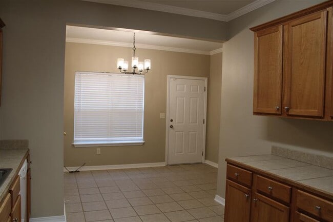 Building Photo - 207 N McGuire Ave