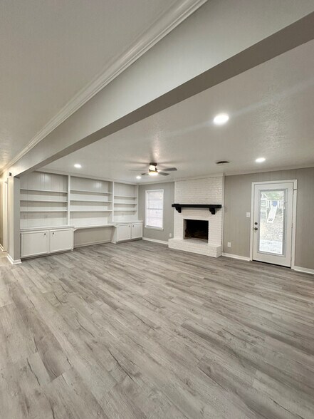 Building Photo - 121 Fern Valley Rd