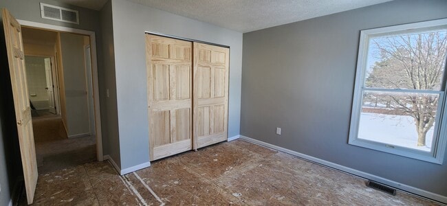 Building Photo - 431 Wheatfield Dr