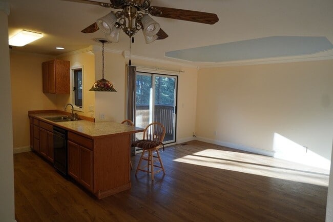 Building Photo - 2 Bed 2 Bath South Anchorage Condo!