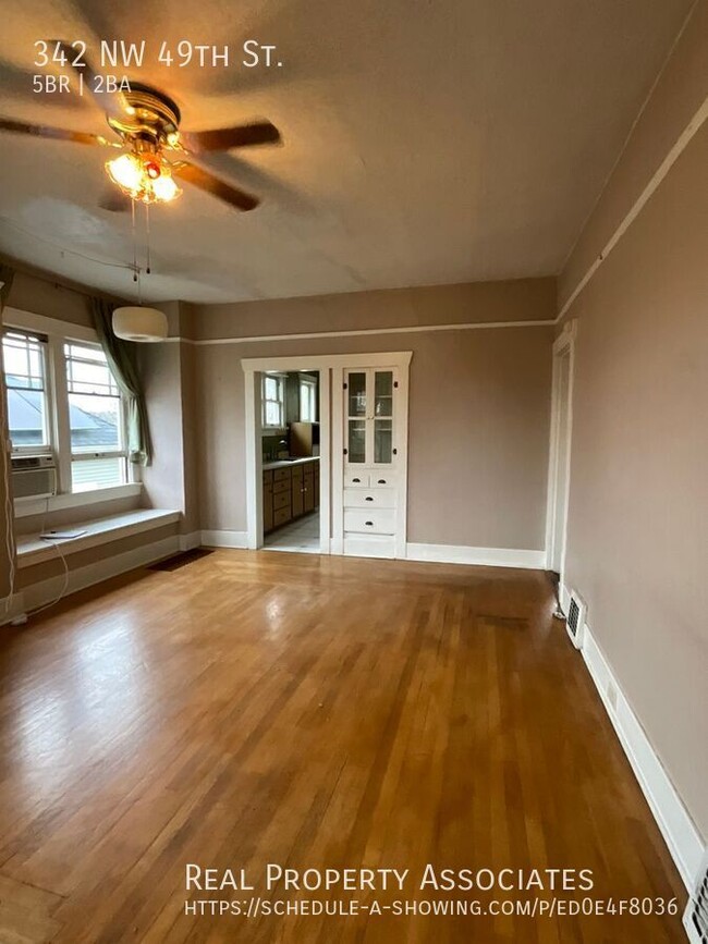 Building Photo - Comfort meets affordability! Spacious 5-be...