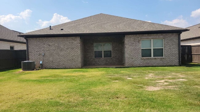 Building Photo - Huntsville Haven with Granite Elegance!" D...