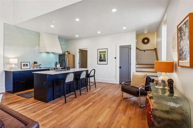 Building Photo - 955 Wylie St SE