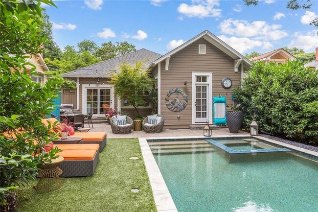 Building Photo - 976 Adair Ave NE