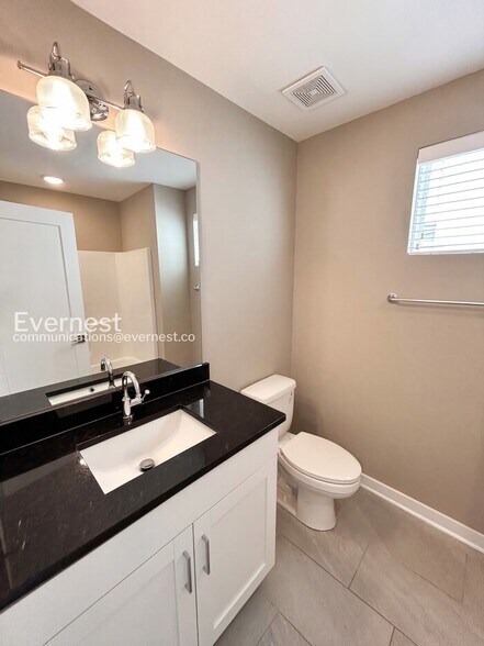 Building Photo - 305 Jeffries Wy