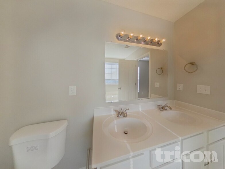 Building Photo - 8605 Appledale Dr