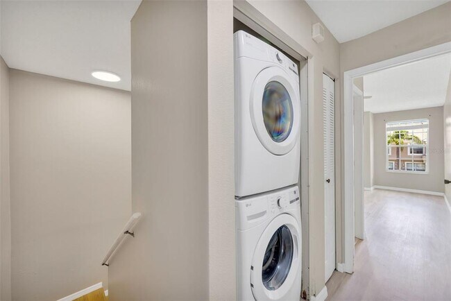 Building Photo - 632 Kensington Lake Cir