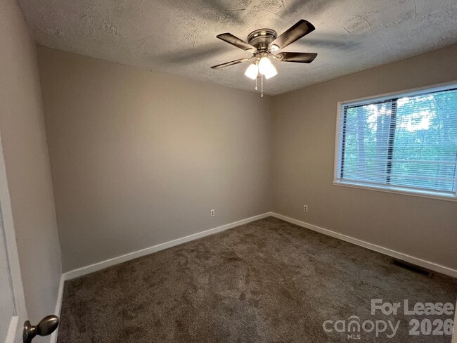 Building Photo - 1260 Fieldstone Rd