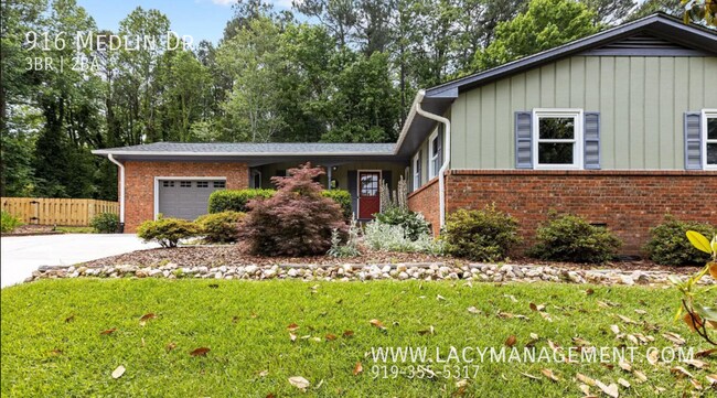 Building Photo - 916 Medlin Dr