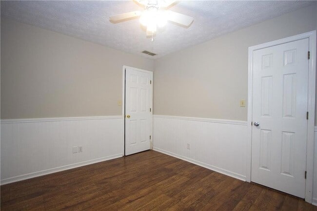 Primary Photo - 2421 Sherrie Ln SW