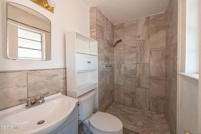 Building Photo - 5409 Edmonton Ave