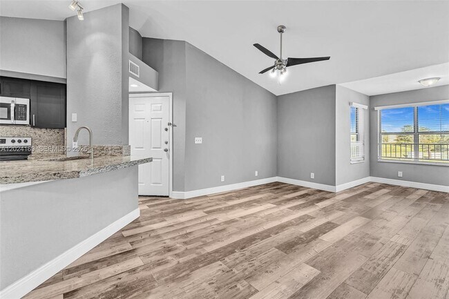Building Photo - 3300 Pinewalk Dr N