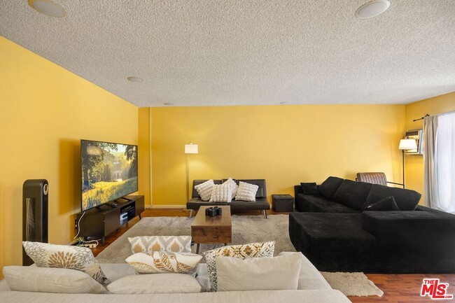 Building Photo - 5625 Windsor Way