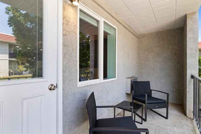 Building Photo - 30 US-9W