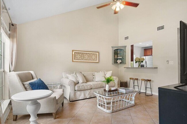 Building Photo - 42 Vía Largo