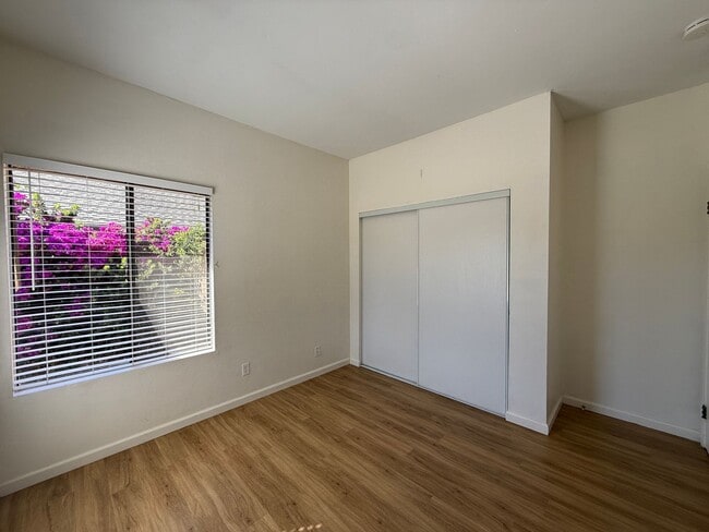 Building Photo - Located in Bauer Estates Near The Country ...