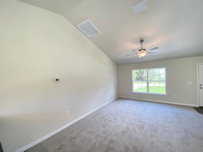 Building Photo - $700 off first month's rent! - Desirable Citrus Springs Neighborhood 3/2/2