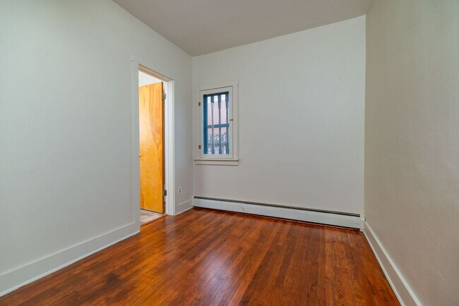 Building Photo - Acequia Madre -452