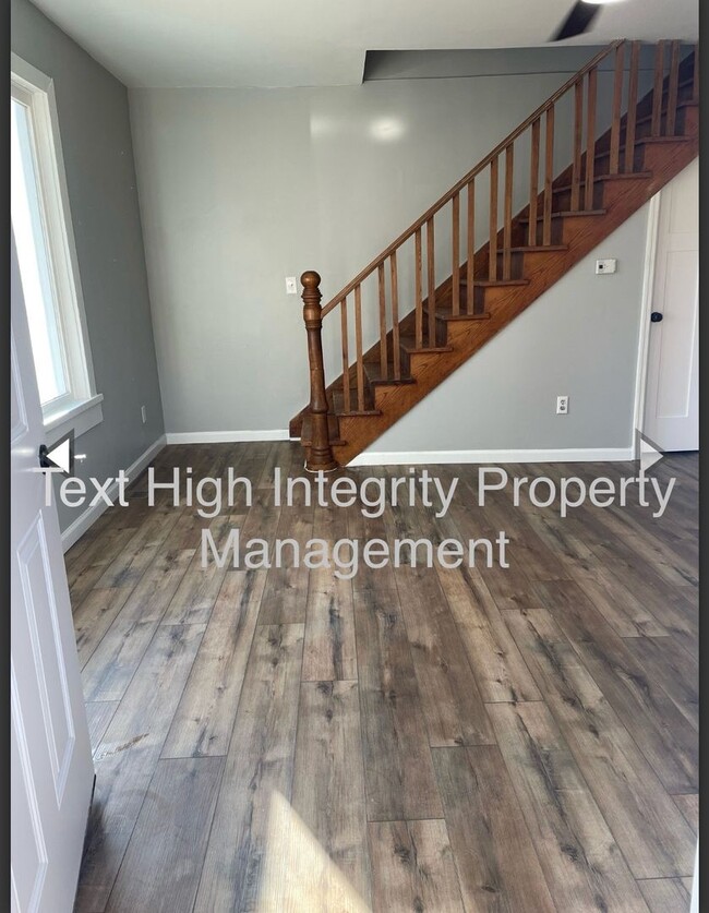 Building Photo - 3032 Lake Rd