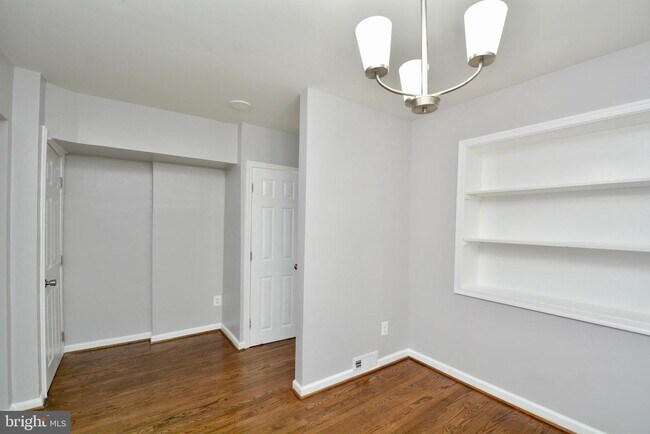 Building Photo - 115 33rd St NE