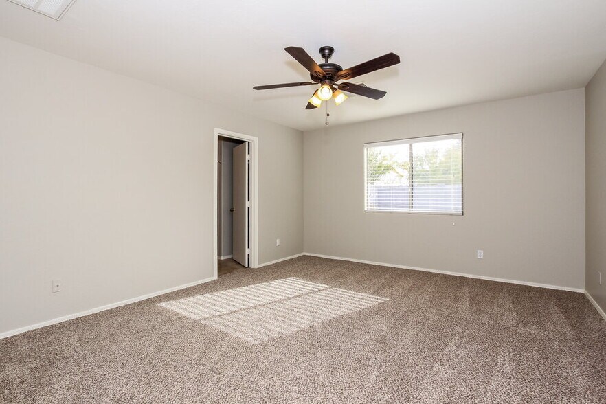 Building Photo - 2081 E Paso Fino Dr