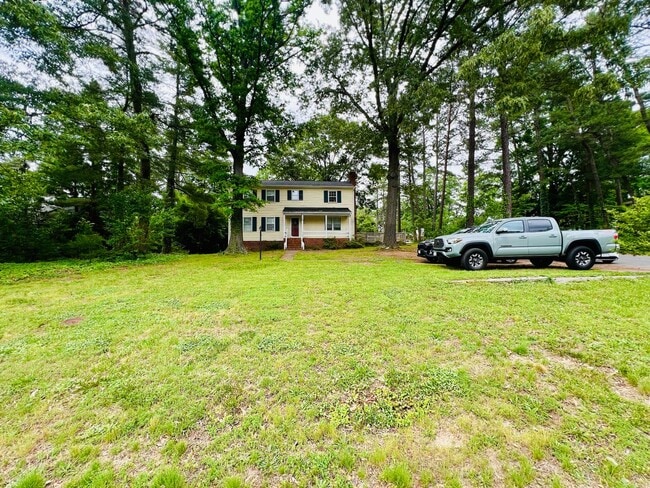 Building Photo - Charming 4-Bedroom Home with Ample Space and Modern Amenities