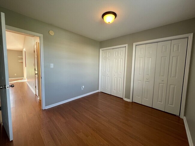 Building Photo - Absolutely Adorable!