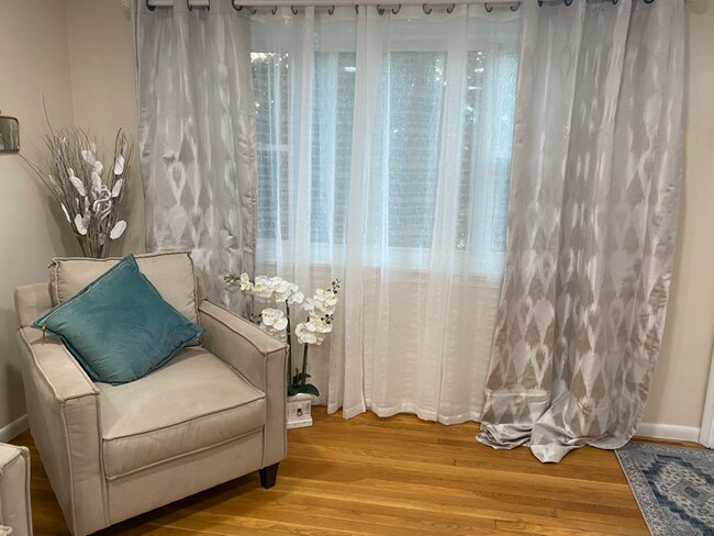 Building Photo - 36 Meshaka St