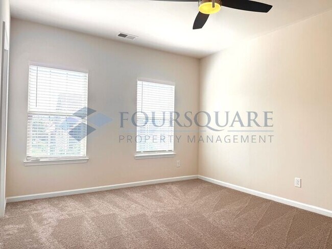 Building Photo - Beautiful 4-Bedroom Home Screened Porch & Bonus Room – Minutes from RTP, Shopping & Dining , Comm...