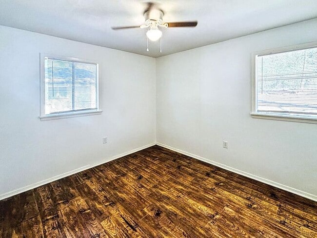 Building Photo - Charming 3-Bedroom Home with Modern Comfor...