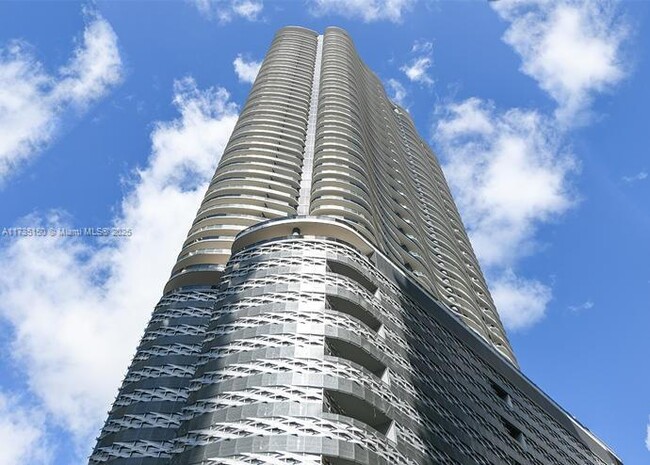 Building Photo - 1000 Brickell Plaza