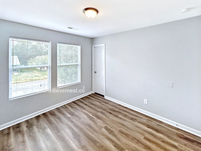 Building Photo - 165 Bayside Ln